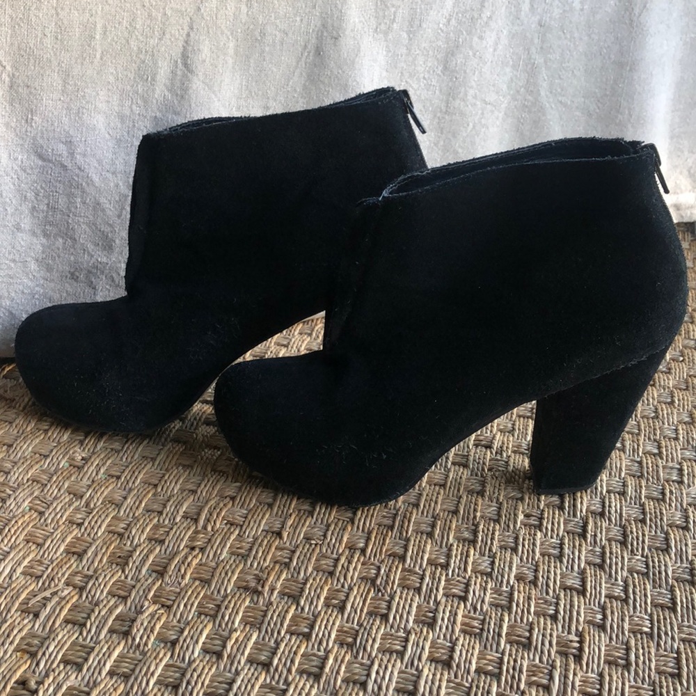 Kelsi Dagger ankle booties